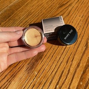 Mary Kay cream eye color shade: Apricot Twist
